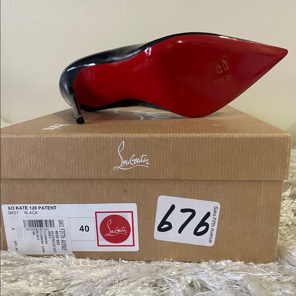 Red Bottoms - Picture 3 of 7